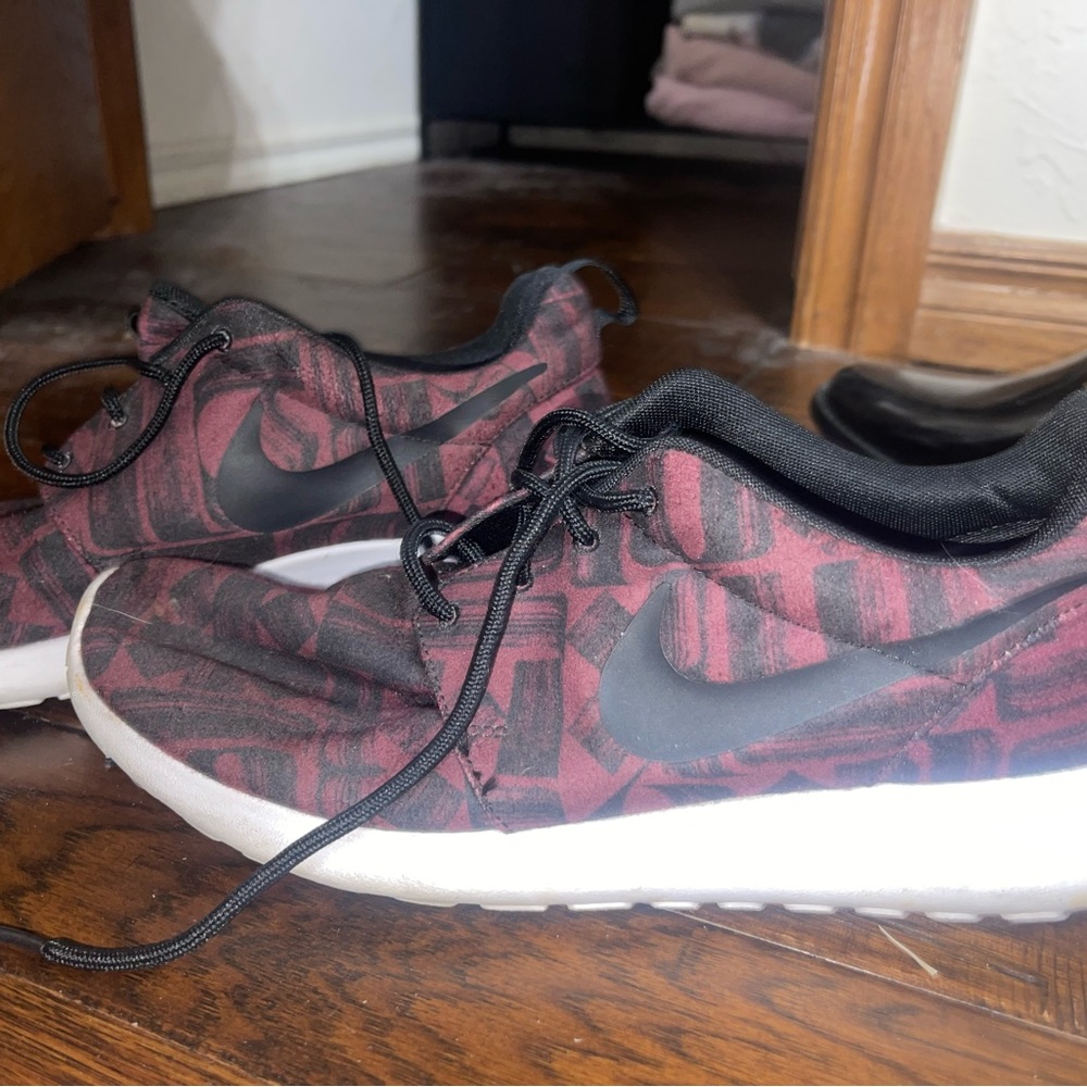 Nike Tennis Shoes